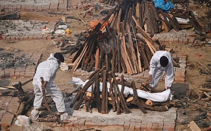 Người đàn ông bất ngờ sống lại trong tang lễ của chính mình