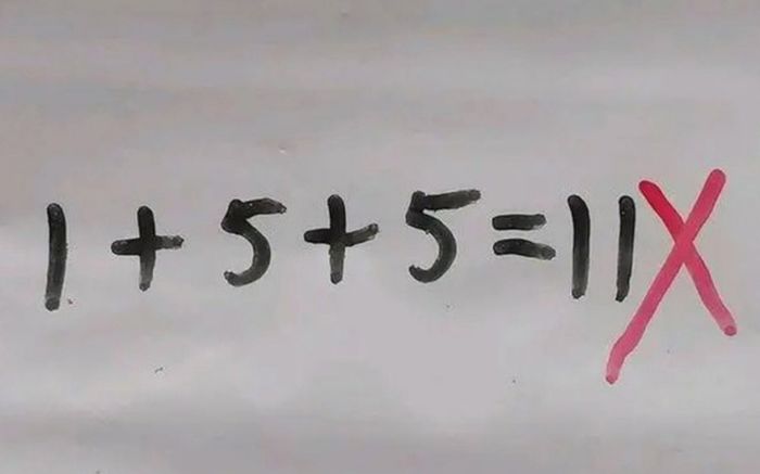 Bài toán '1+5+5=11' bị gạch sai, lời giải thích của thầy khiến nhiều người đồng tình