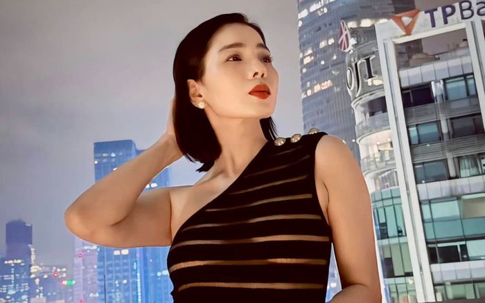 Lệ Quyên mê mặc quần bó sát ôm trọn vòng ba