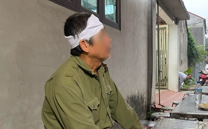 Vụ 4 người trong một gia đình tử vong dưới mương nước: Người thân bần thần trong tang lễ