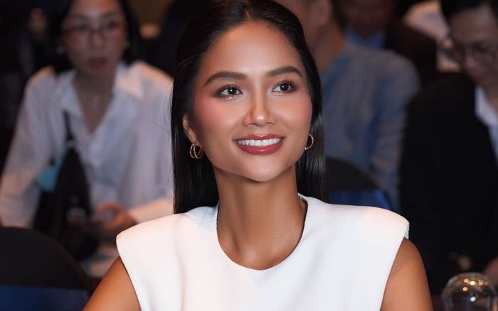 Cận cảnh nhan sắc qua camera thường của H'Hen Niê