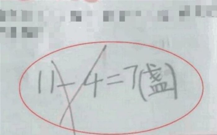 Bài toán '11-4=7' không được công nhận, bố tức giận đi hỏi cô giáo và cái kết bất ngờ