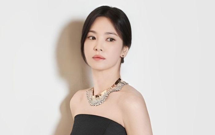 Song Hye Kyo khoe sắc vóc nóng bỏng khi diện bikini 1 mảnh