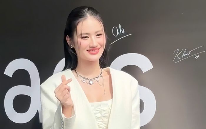 Khá khen cho Hoa hậu Ý Nhi