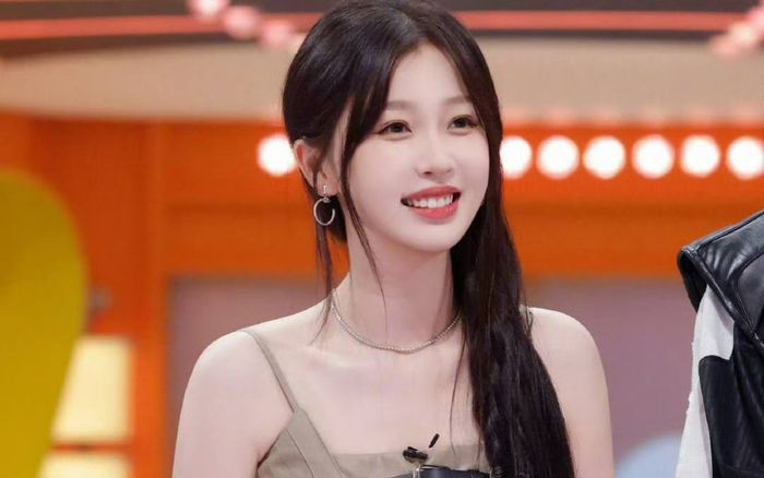 Ngu Thư Hân có giá trị thương mại vượt mặt Triệu Lộ Tư