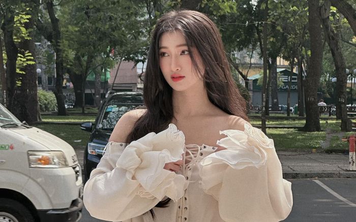 Á hậu Phương Nhi gây chú ý giữa tin hẹn hò