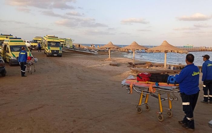 Chìm tàu du lịch, 16 người đang mất tích