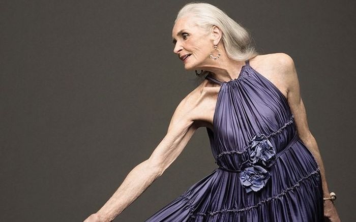 Cách người mẫu lớn tuổi nhất thế giới giữ thanh xuân