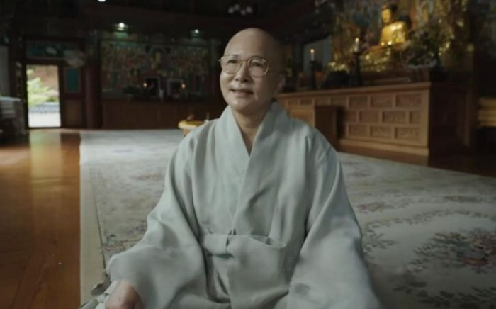 Nữ ca sĩ nổi tiếng một thời giờ giải nghệ đi tu: 'Tiền tài không có ý nghĩa với tôi'