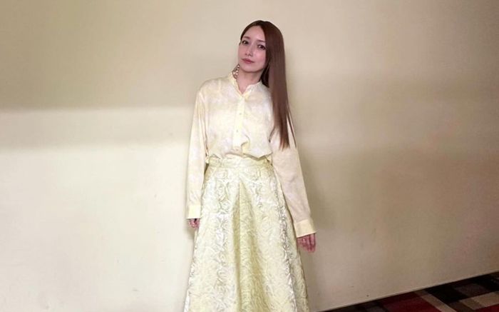 Nữ ca sĩ 2 con thừa nhận vẫn qua lại với bạn trai cũ, chồng chấp nhận tha thứ