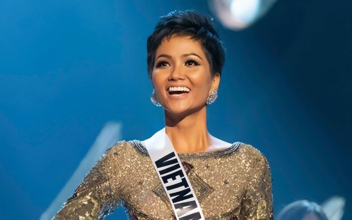 '100 điểm' cho đoạn phỏng vấn Miss Universe của H'Hen Niê