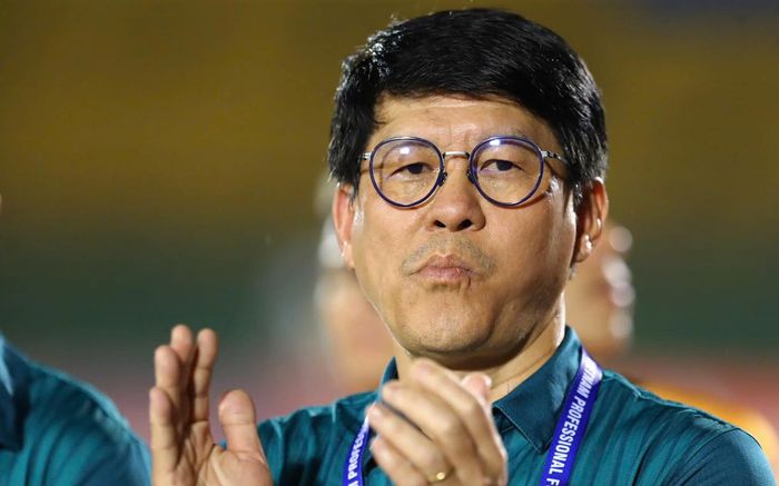 Cơ hội HLV Vũ Tiến Thành đánh bại HLV Polking