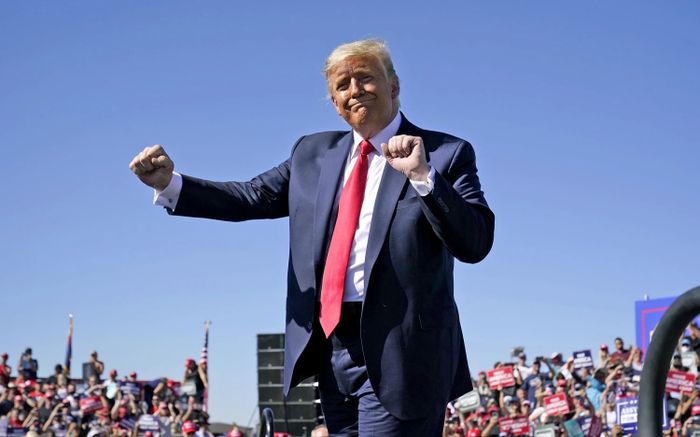 Bài hát may mắn của ông Donald Trump