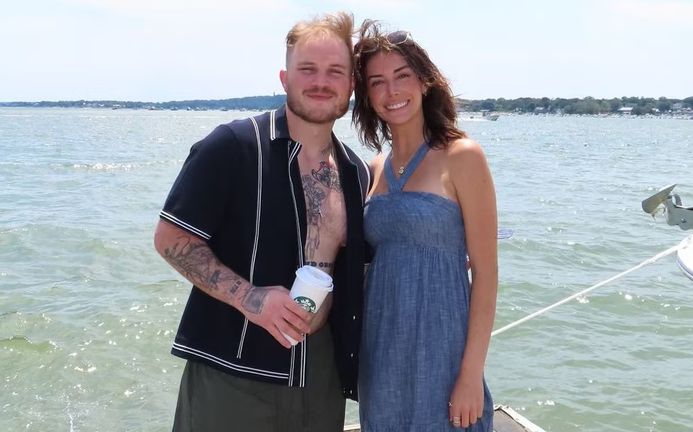 Nam ca sĩ bị bạn gái cũ tố 'bạo hành tình cảm', đề nghị số tiền 300 tỷ để ký một hợp đồng kỳ quặc