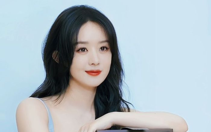 Con trai của Triệu Lệ Dĩnh hơn 5 tuổi đã đẹp chuẩn mỹ nam tương lai