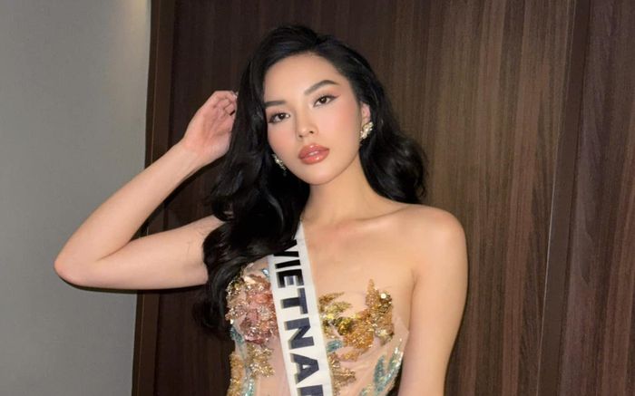 Hoa hậu Kỳ Duyên nuốt mic 'giòn tan' khi ứng xử diễn tập thi Miss Universe