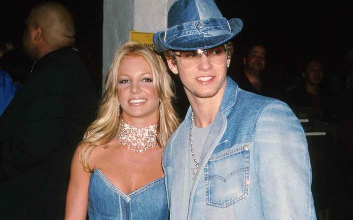 Bạn trai cũ của Britney Spears thông báo hủy show vì bị chấn thương