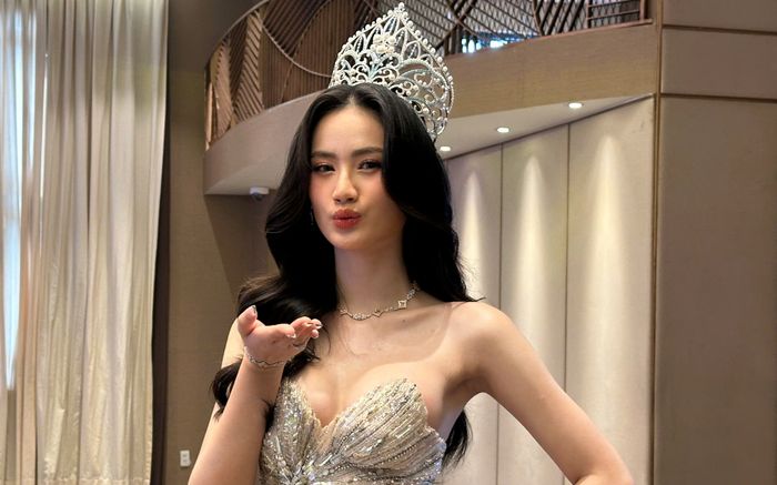 Hoa hậu Ý Nhi cắt mí mắt, làm ngực để dự thi quốc tế