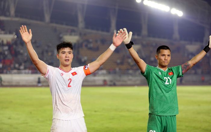 Khen tuyển Việt Nam mạnh gần bằng Nhật Bản