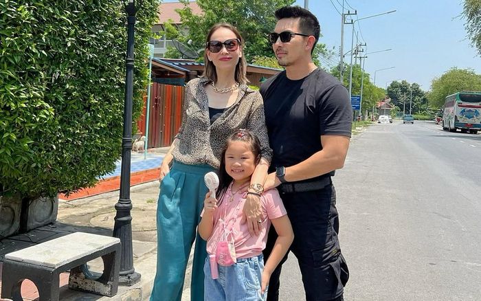 Nữ ca sĩ nổi tiếng chia tay chồng sau 10 năm chung sống