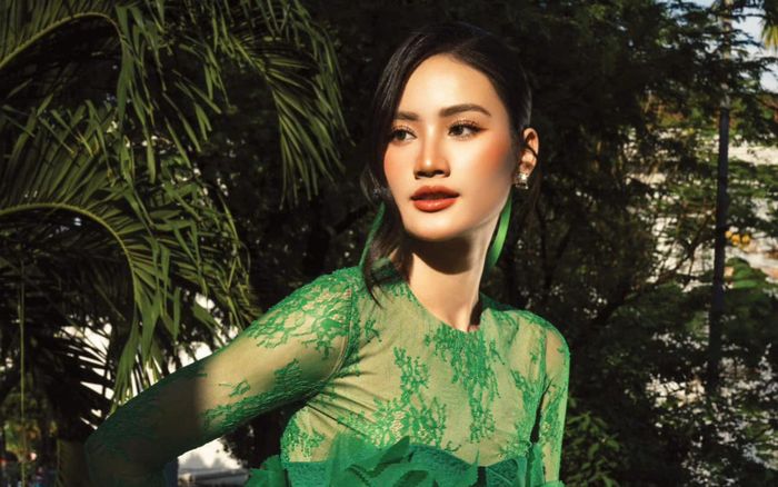 Hoa hậu Ý Nhi khoe cơ ngơi sang trọng