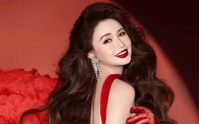 Sau tuyên bố lấy chồng lần 5, diễn viên Hoàng Yến lên tiếng đáp trả anti-fan