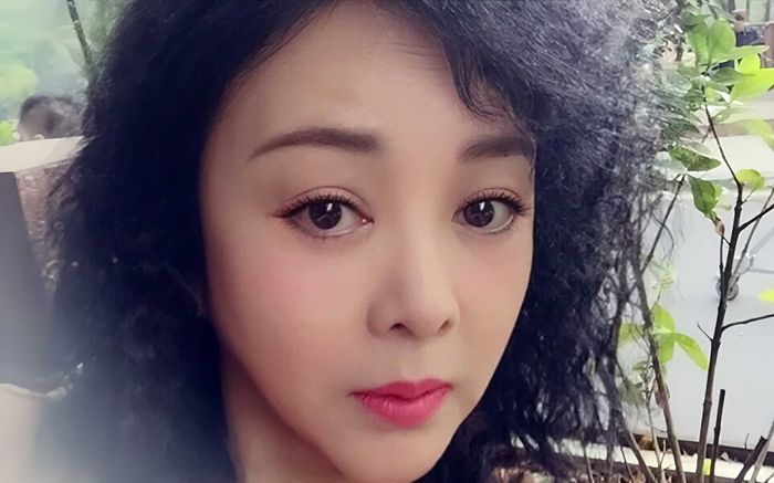 Một nữ diễn viên nổi tiếng bị truy nã vì liên quan đến vụ lừa đảo 14 tỷ đồng, cuộc sống giờ ra sao?