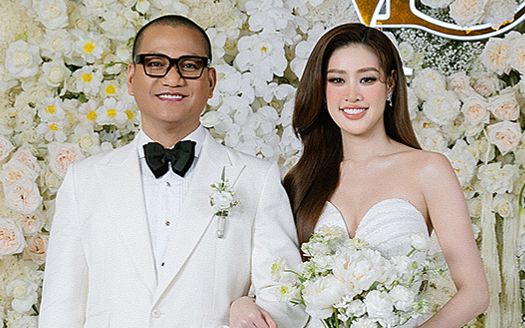 Đám cưới Khánh Vân: Phủ đầy hoa tươi, cô dâu chú rể trao nhau cử chỉ 'ngọt như đường'