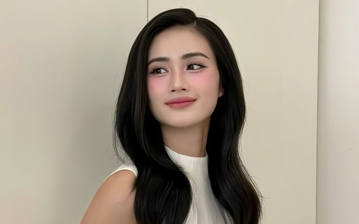 Hoa hậu Ý Nhi xin khán giả ủng hộ