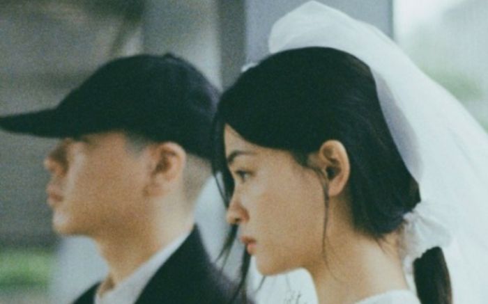 Nam ca sĩ bí mật tổ chức đám cưới tại nhà thờ, danh tính cô dâu quyết giữ kín đến phút cuối