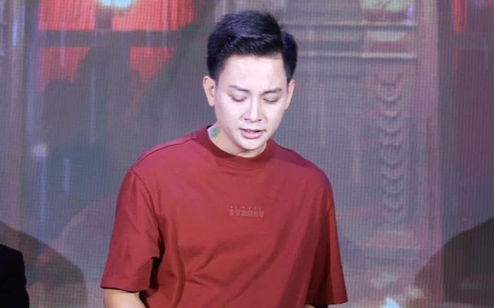 Hoài Lâm chia tay bạn gái hot girl kém 8 tuổi?