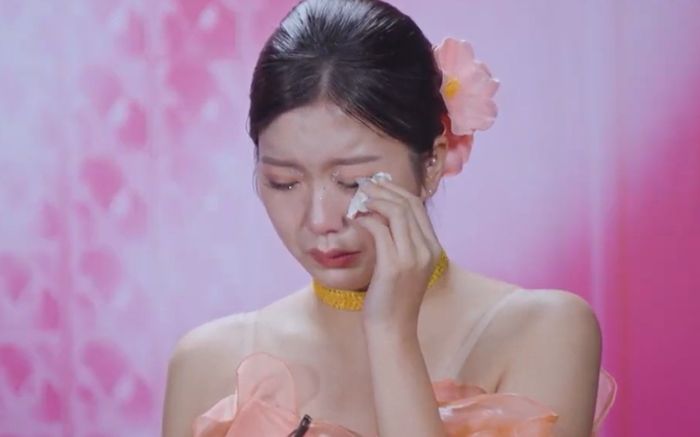 'Đối thủ' của Quỳnh Nga bật khóc nức nở ở Bước Nhảy Hoàn Vũ