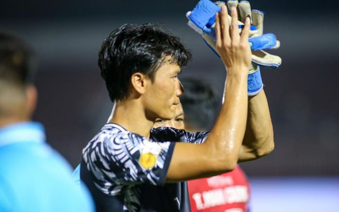 Sự dũng cảm của thủ môn Bùi Tiến Dũng