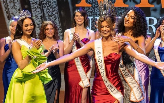 Thêm một cuộc thi nhan sắc tuổi đời gần 100 năm bị ngã sập