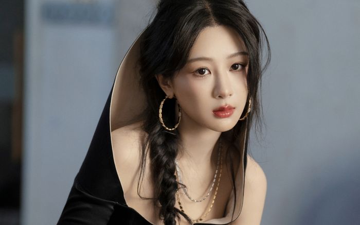 Nữ diễn viên hạng A quấy rối bạn diễn nam 15 lần trên sóng trực tiếp