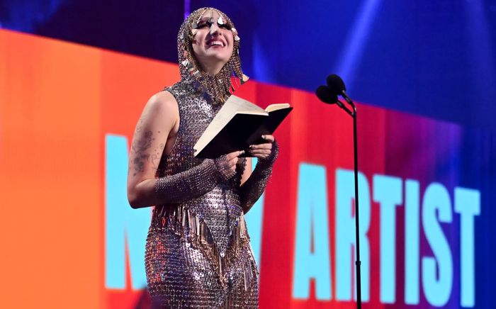 GRAMMY 2025 chưa diễn ra, Chappell Roan tuyên bố: 'Tôi sẽ nói điều gì đó gây tranh cãi'