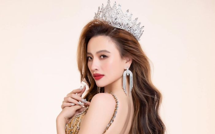 Hoa hậu vừa đăng quang sau 10 năm giống Kỳ Duyên tái ngộ khán giả