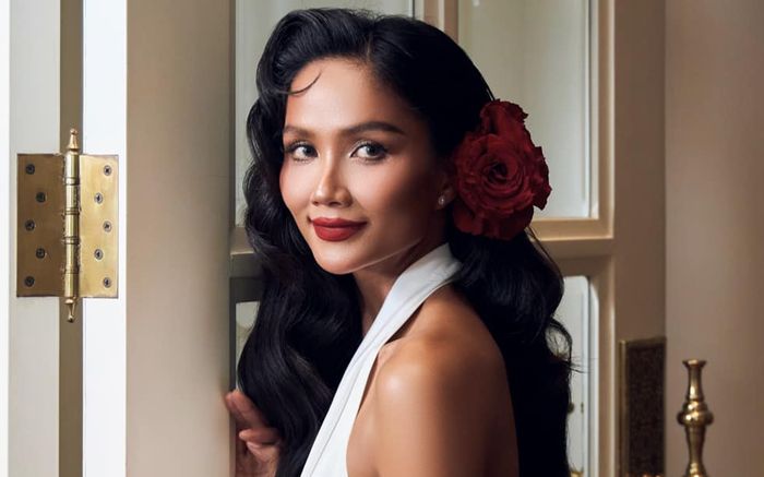 H'Hen Niê từ Hoa hậu vượt khó thành 'yêu nữ hàng hiệu' thế hệ mới