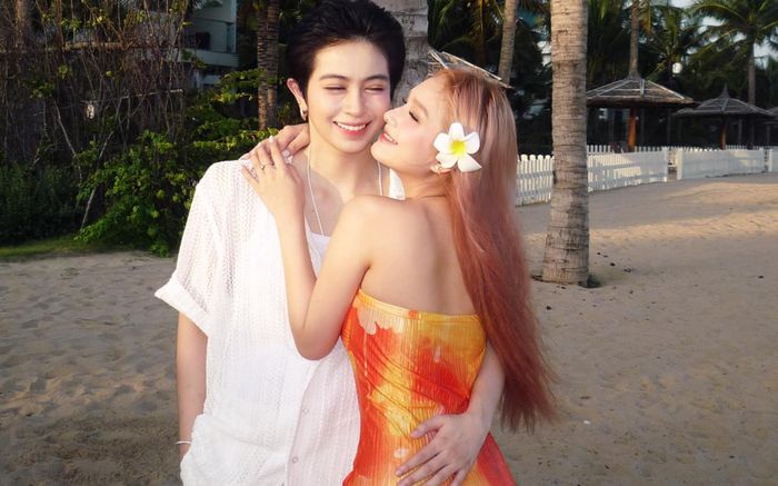 Xoài Non đẹp quyến rũ, tình tứ ôm ấp Gil Lê