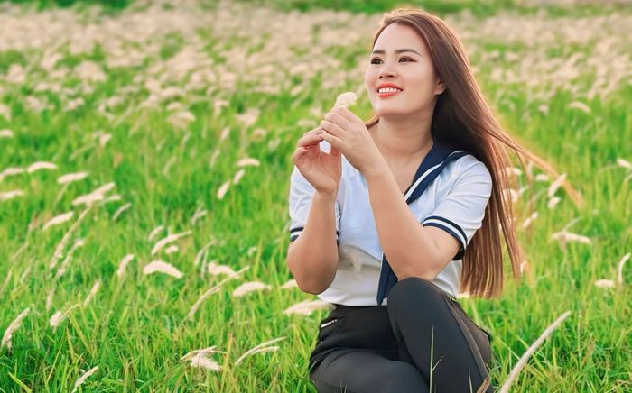 Nhan sắc đời thường quyến rũ của người đẹp Yên Bái vừa đăng quang hoa hậu