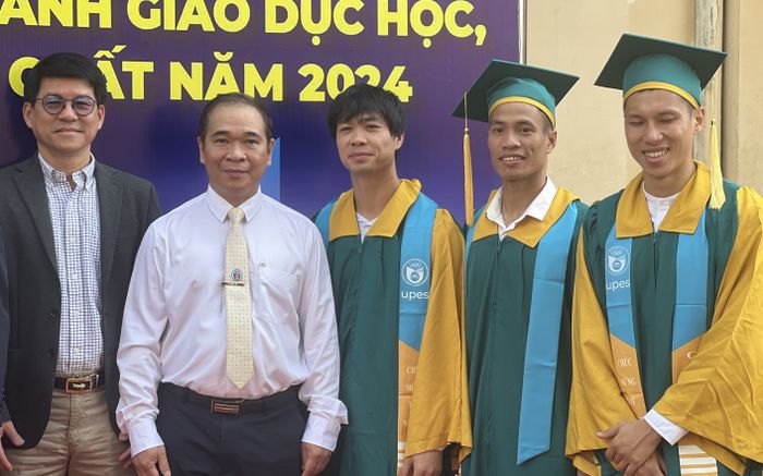 Công Phượng nói gì trong ngày tốt nghiệp Đại học loại giỏi?