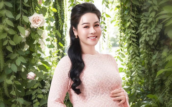 Nhật Kim Anh công bố ảnh con thứ hai