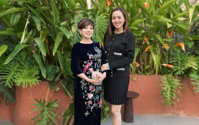 Bà xã Công Lý đọ sắc bên vợ cũ Chí Trung, diện mạo gây chú ý