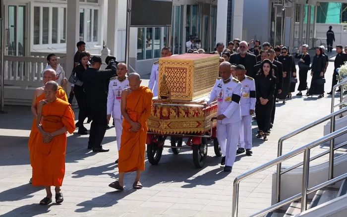 Toàn cảnh buổi lễ hỏa táng nam danh ca nổi tiếng, hé lộ câu nói cuối cùng ông dành cho vợ