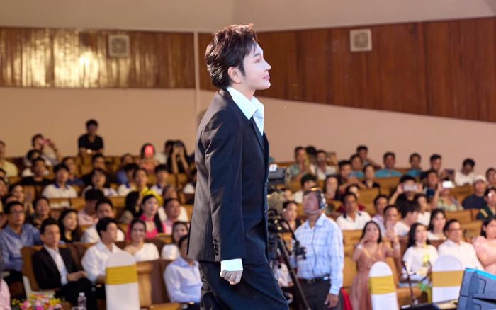 Diễn biến mới vụ nam ca sĩ Việt kiện đồng nghiệp đòi bồi thường 20 tỷ đồng