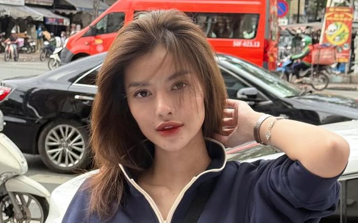 Á hậu Kiều Loan mang túi hiệu nghìn đô dạo phố