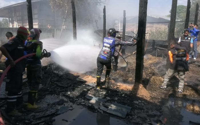 Ngôi nhà bị lửa thiêu rụi, cặp vợ chồng già gục ngã vì thứ quan trọng bên trong