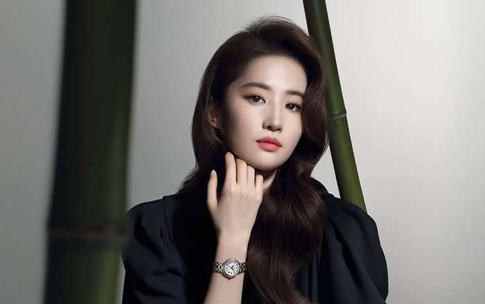 Lưu Diệc Phi 'phông bạt' gia thế?