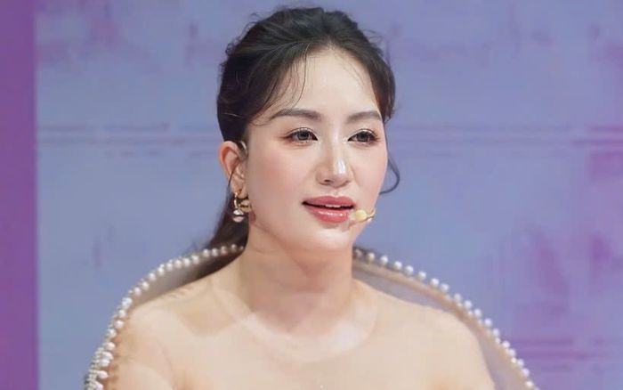 Khánh Thi mặc váy đẹp như hoa hậu trong tập 5 Bước Nhảy Hoàn Vũ