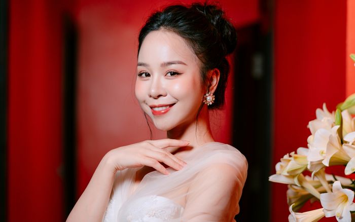 Nhan sắc đời thường nóng bỏng của Á quân Sao Mai sau 8 năm đăng quang